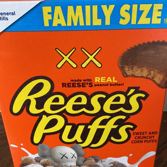 Kaws & Reeses puffs collab family size - Picture 4 of 4